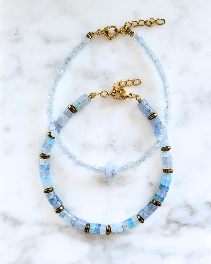 Aquamarijn armband met mini kralen en grote steen