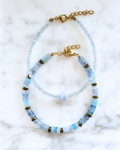 Aquamarijn armband met mini kralen en grote steen