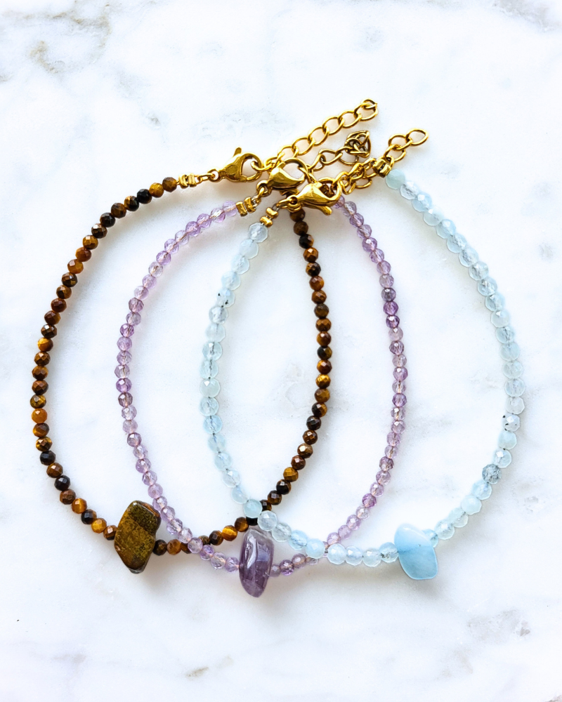 Aquamarijn armband mini kralen met steen